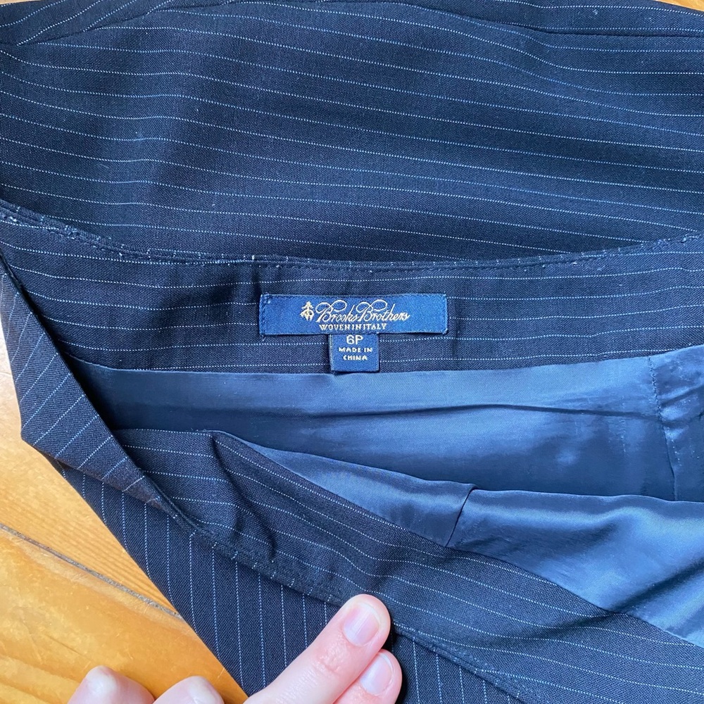 Brooks Brothers Navy Blue Pinstripe Italian Wool Pencil Skirt Size 6P - Picture 4 of 6